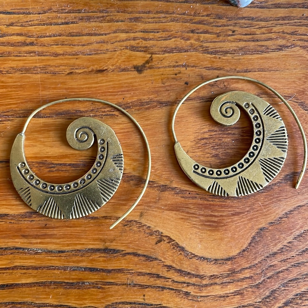 Very cute copper hoops
